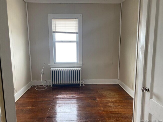 Building Photo - 112 Townsend Ave