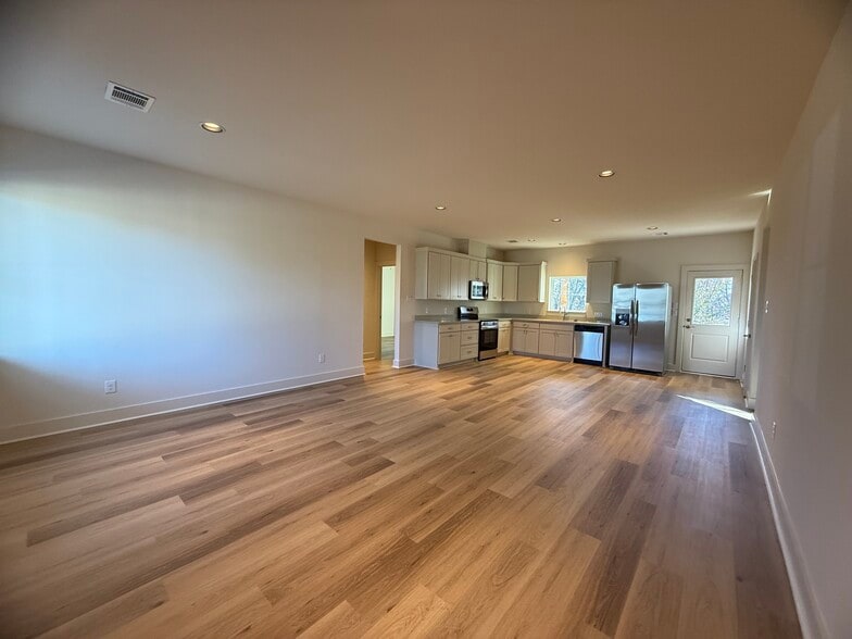 Building Photo - 106 Kirkland St