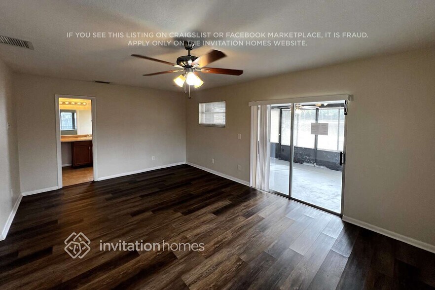 Building Photo - 832 SE Thornhill Dr