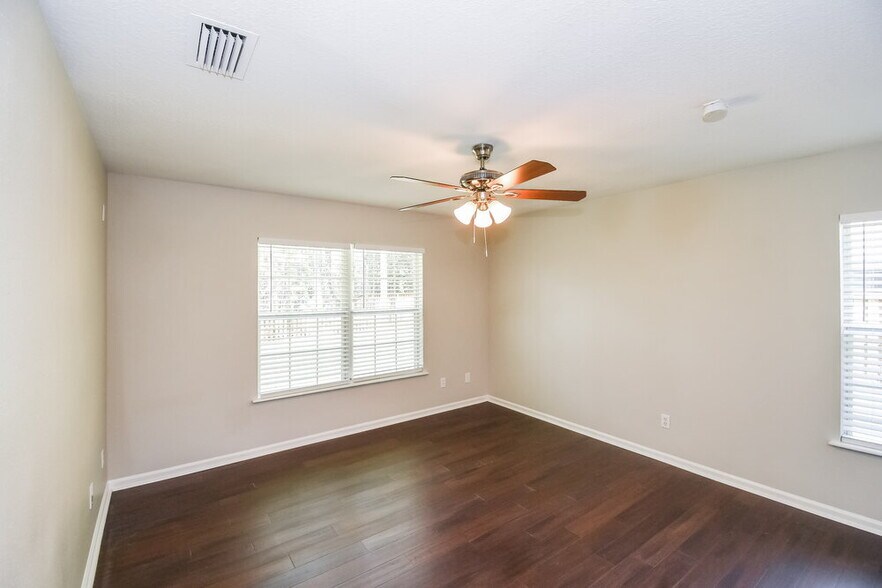 Building Photo - 7068 Beekman Lake Dr