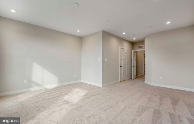 Building Photo - 42627 Burbank Terrace