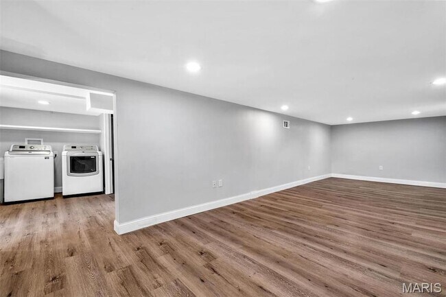 Building Photo - 330 Chambers Rd