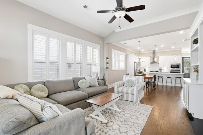 Building Photo - 2548 Josiah St