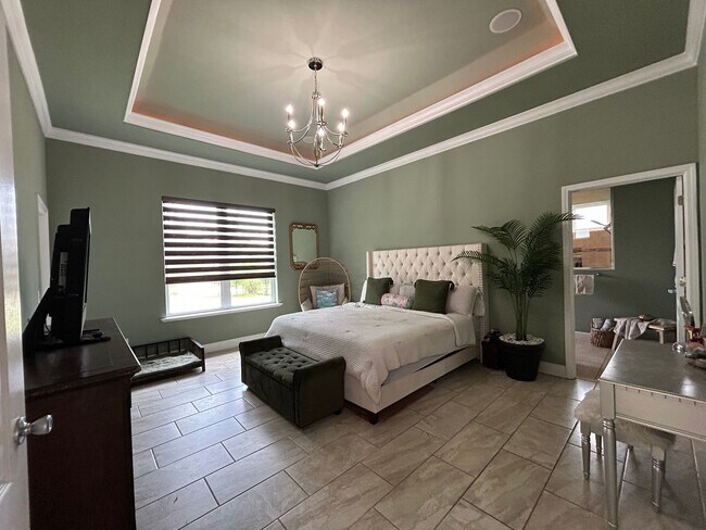 Building Photo - Elegant 3/2 in Oakmont
