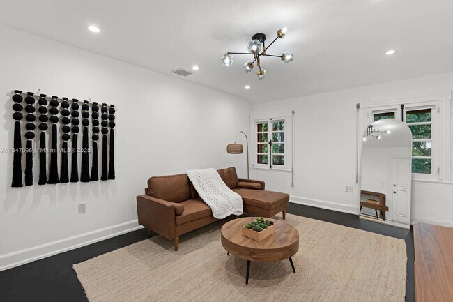Building Photo - 3605 Flamingo Dr
