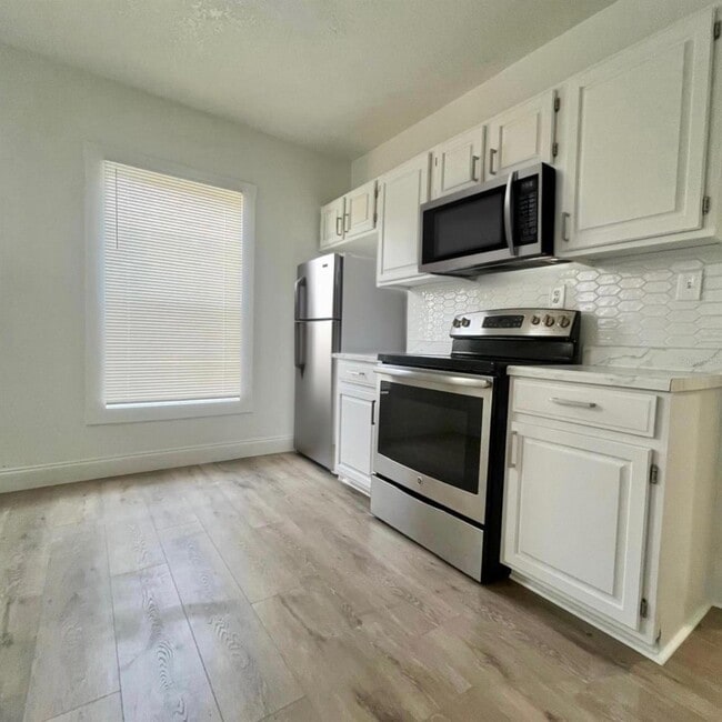 Primary Photo - 126 Waterloo Ave