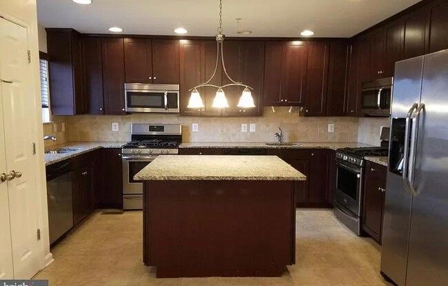 KITCHEN - 3632 Bancroft Rd