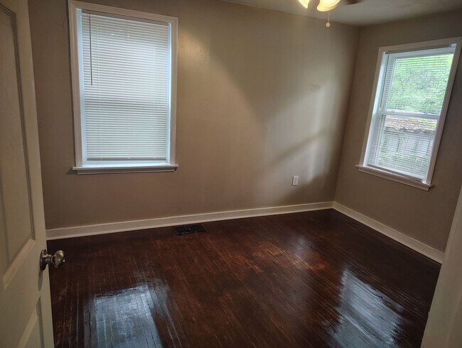 Building Photo - 4638 S McRaven Rd