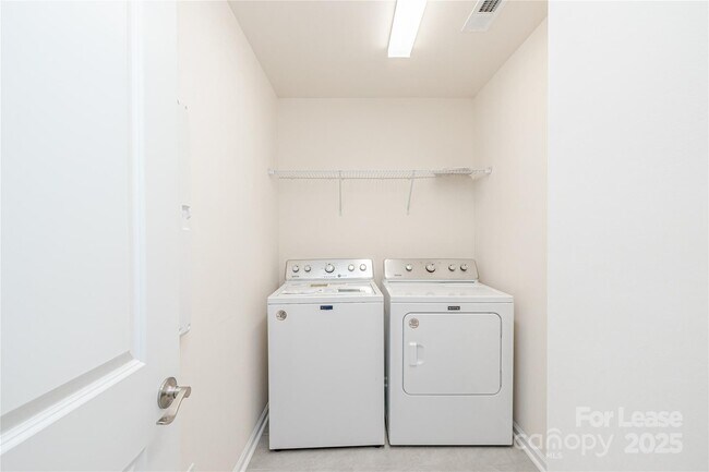 Building Photo - 23018 Clarabelle Dr