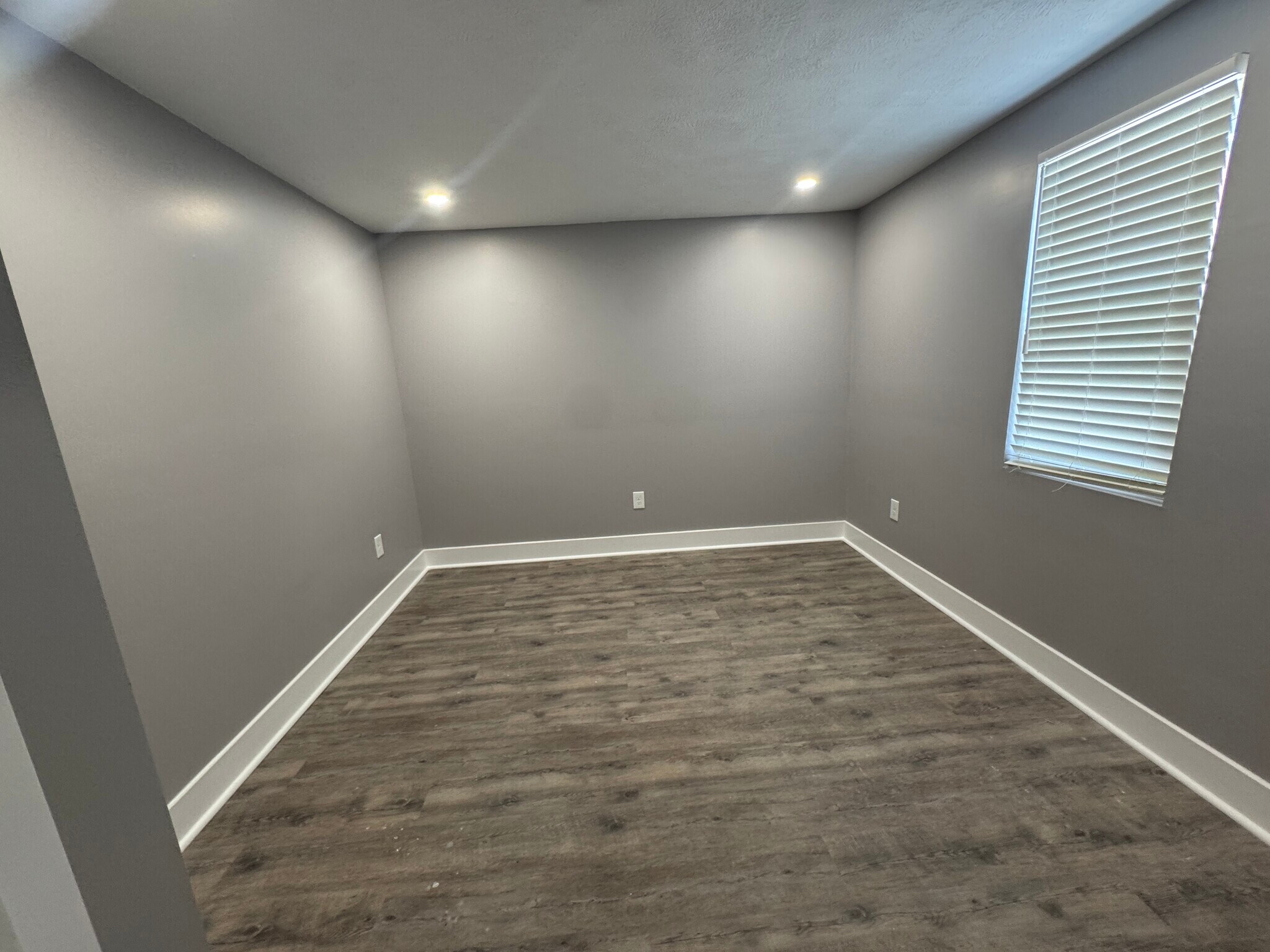 Building Photo - 352 Ermine Way