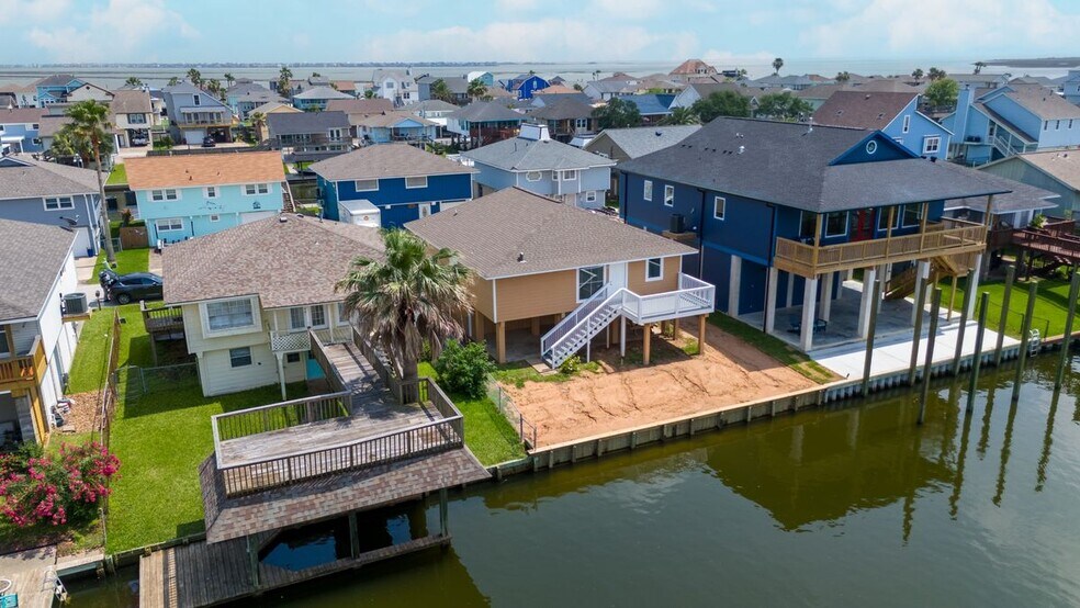 Building Photo - 901 Bonita Dr