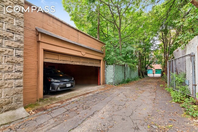 Building Photo - 69 Hudson Ave