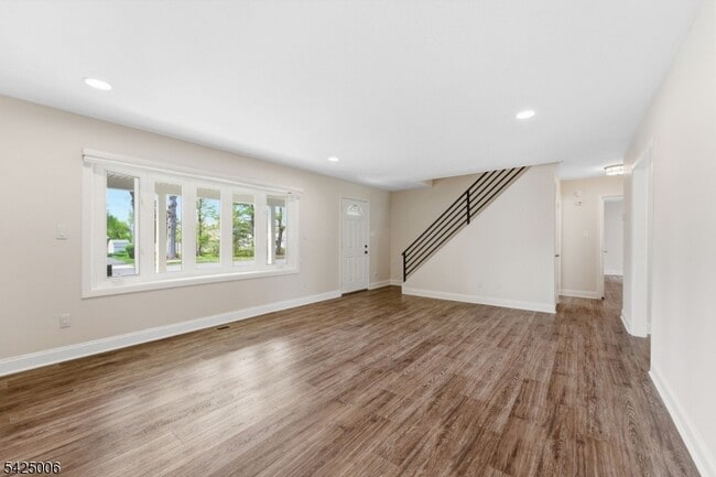 Building Photo - 3 Cypress Rd