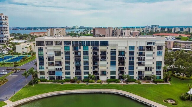 Building Photo - 7700 Sun Island Dr S