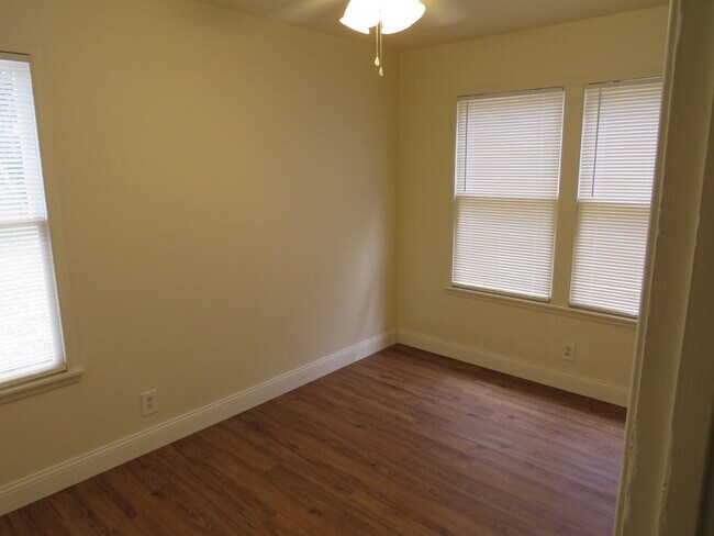 Building Photo - 419 Anton Dr