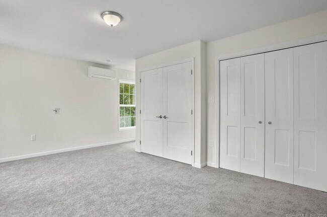 Building Photo - West Washington Townhomes