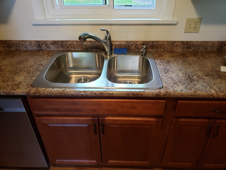 Building Photo - 503 Hancock St