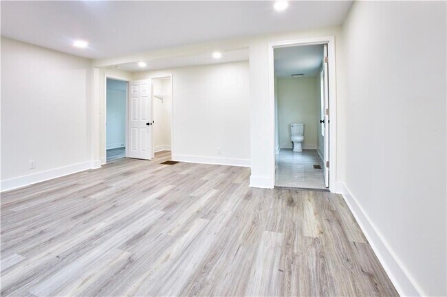 Building Photo - 184 Scott St NW