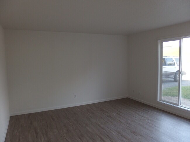 Building Photo - 431/433 Indian Hills Dr.