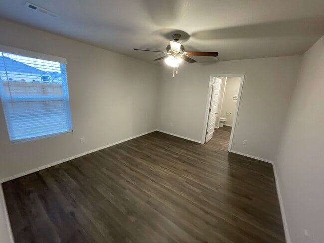 Building Photo - Pre-Leasing Now! Beautiful 3-Bedroom, 2-Bath Home in Barberry Court | Available August 12