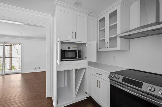 Building Photo - 1744 Woodcliff Pl NE