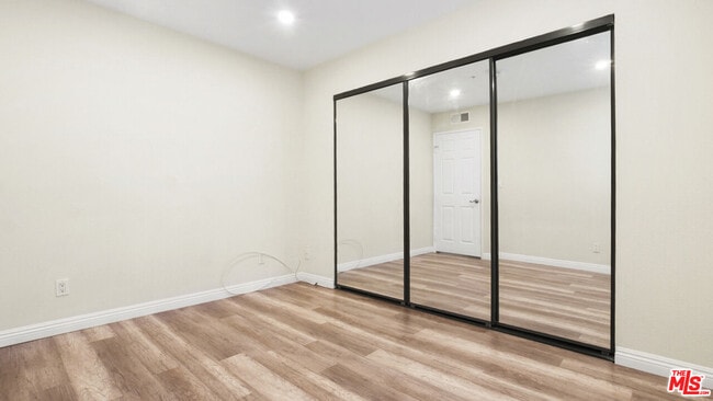 Building Photo - 420 Riverdale Dr