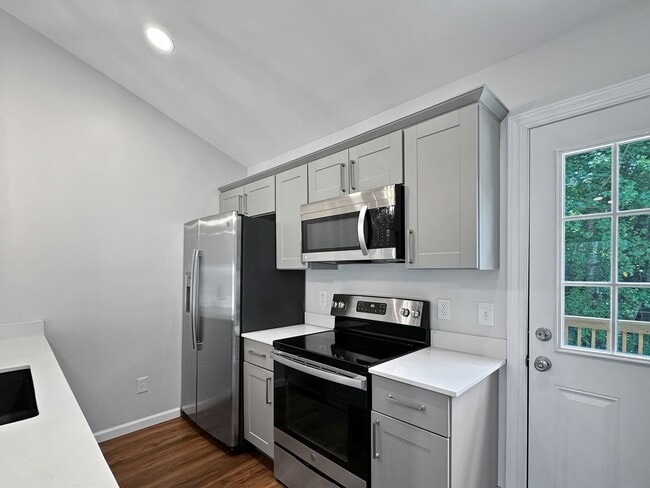 Building Photo - Fantastic 2BR / 2BA condo in prime West Kn...