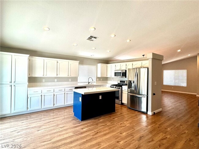 Building Photo - 10224 Desert Wind Dr