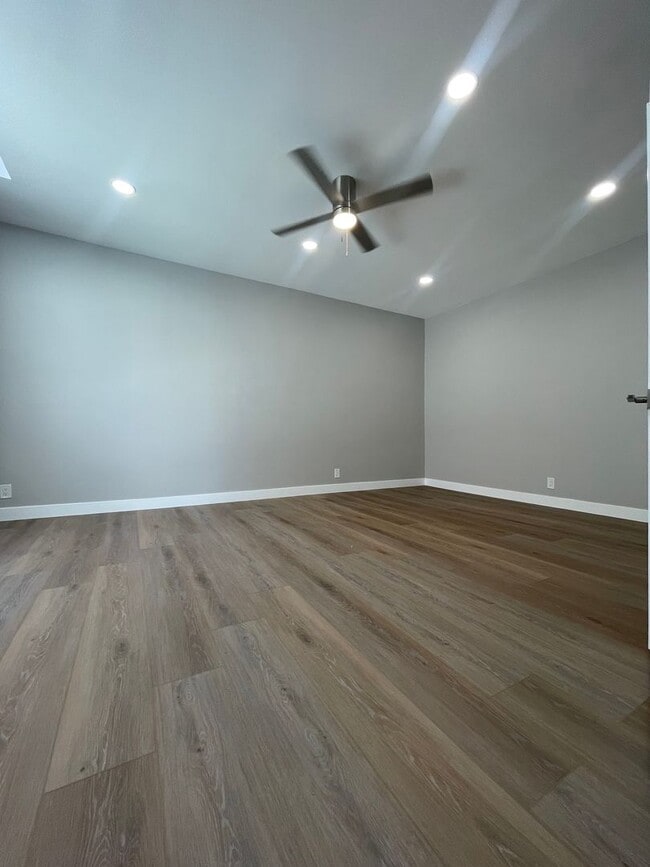 Building Photo - Remodeled Home in Irvine, Includes Attached 2 Car Garage