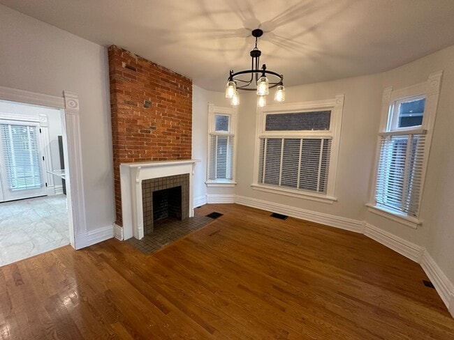 Building Photo - King Ave 225-229 NCR