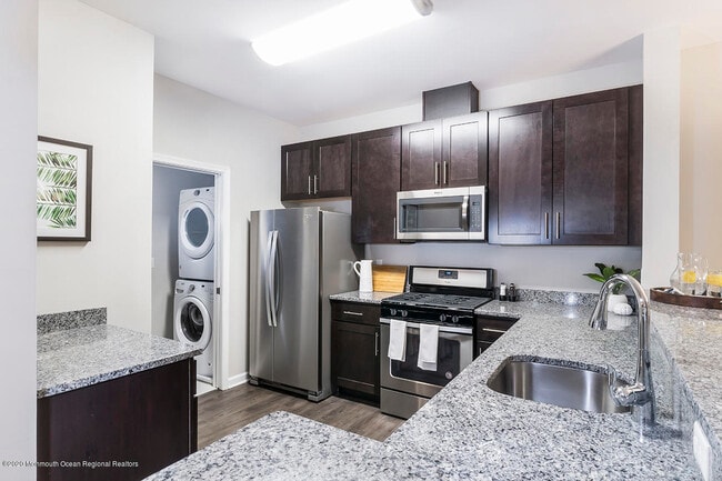 Building Photo - 421 Stallion Cir W