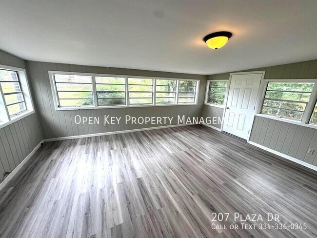 Building Photo - 207 Plaza Dr