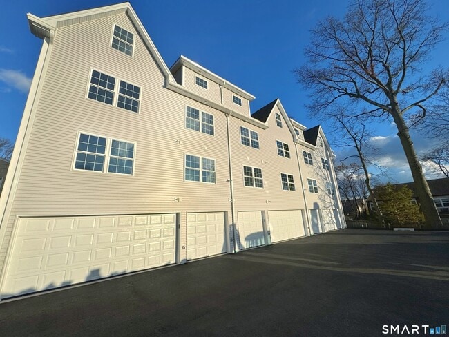 Building Photo - 14 Hyatt Ave