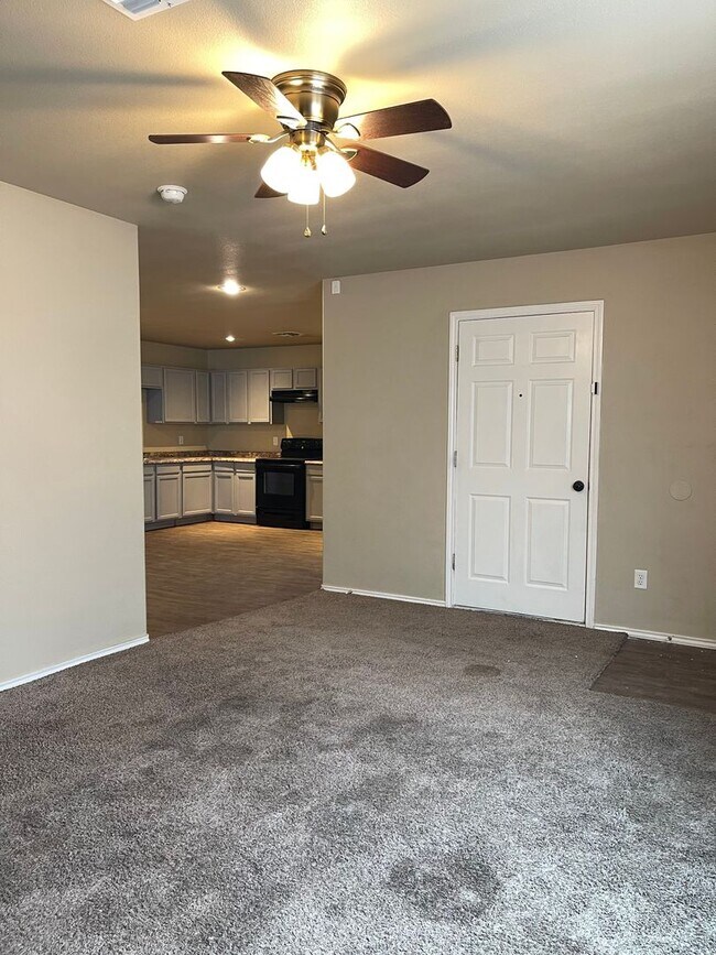 Building Photo - 3 Bd / 2 Bath and great back yard
