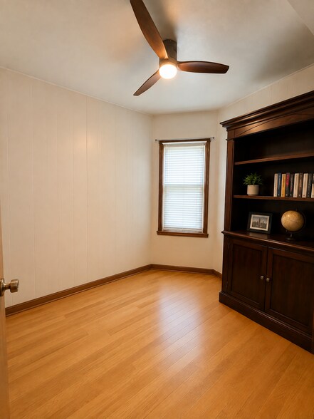 Building Photo - 4447 N Springfield Ave