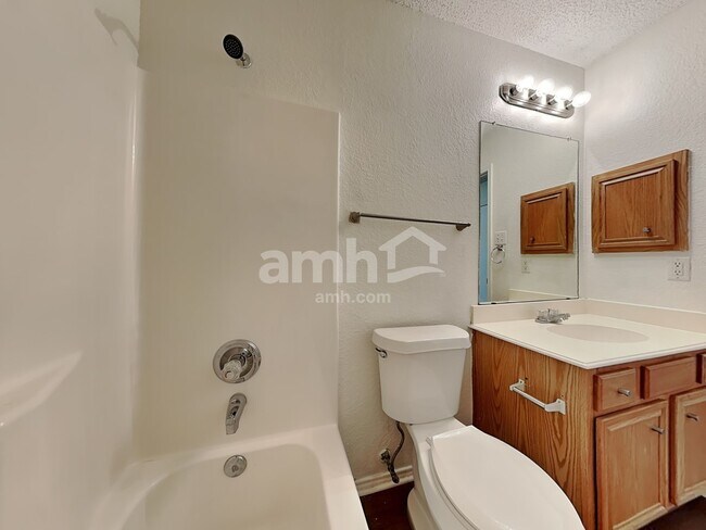 Building Photo - 3707 Sycamore Ln