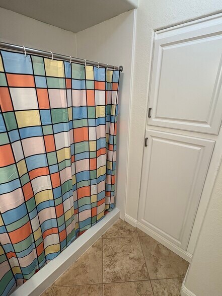 Building Photo - 24909 Madison Ave