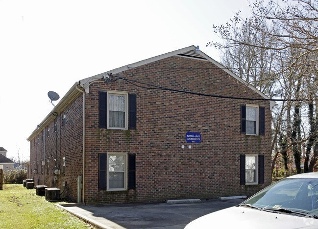 Building Photo - Gill Arms Apartment