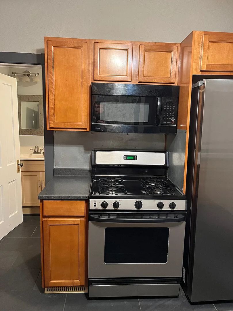 Building Photo - 715 E High St