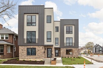 Building Photo - 322 N Summit St