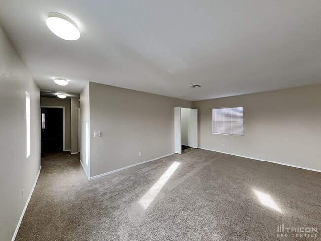 Building Photo - 2618 S Devonna Ln