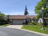 Building Photo - Spacious Bullard Court 2 bedroom 2 bathroo...