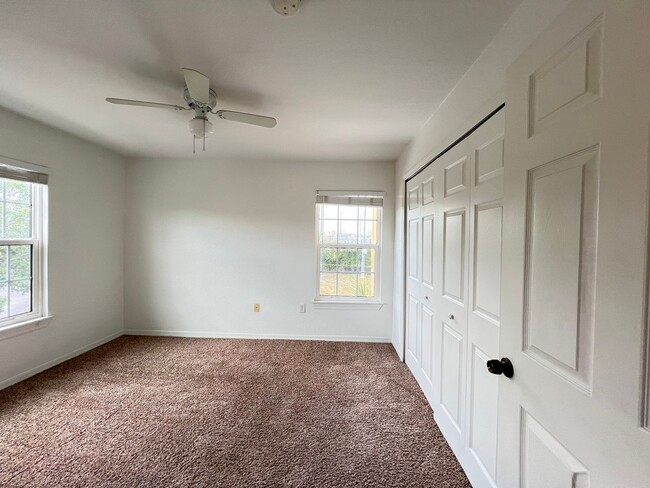 Building Photo - Awesome apartment at Cypress fairway!