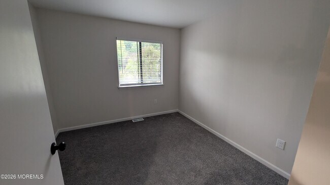 Building Photo - 13 Wren Way
