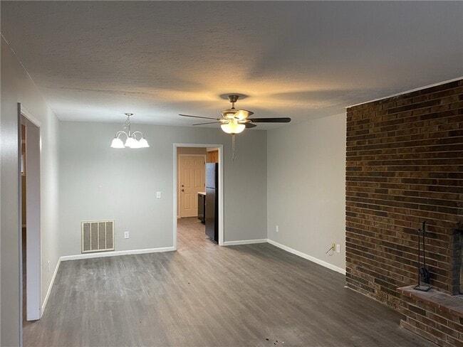 Building Photo - 14901 Dutchmans Dr