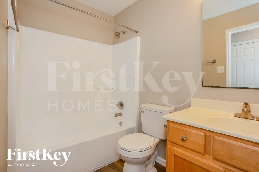 Building Photo - 13947 Royalwood Dr