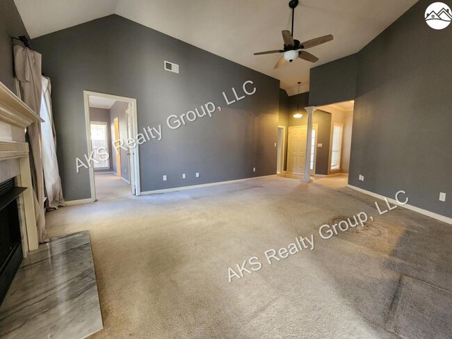 Building Photo - 104 Lantana Cir