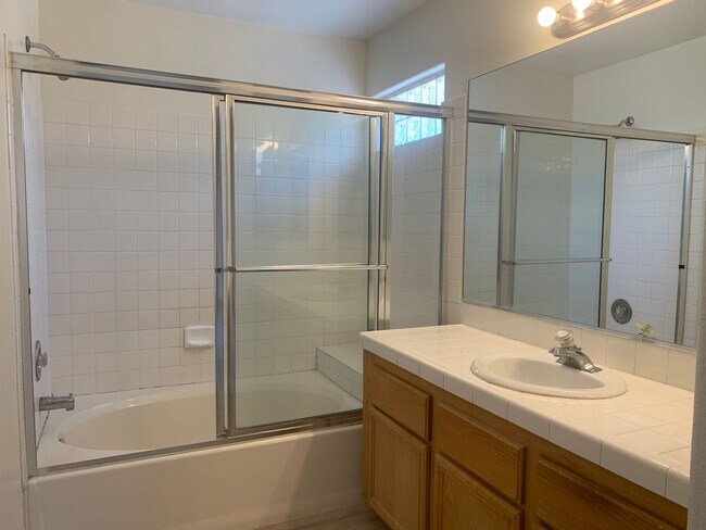 Building Photo - Single Story 3 Bedroom Home for Rent