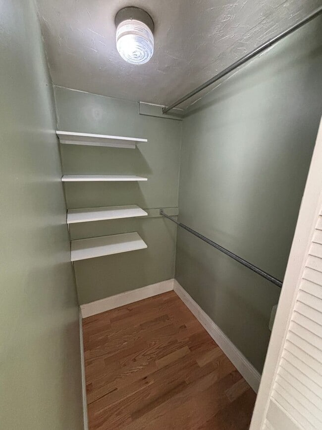 Building Photo - Charming 2+1 house for rent with small yar...
