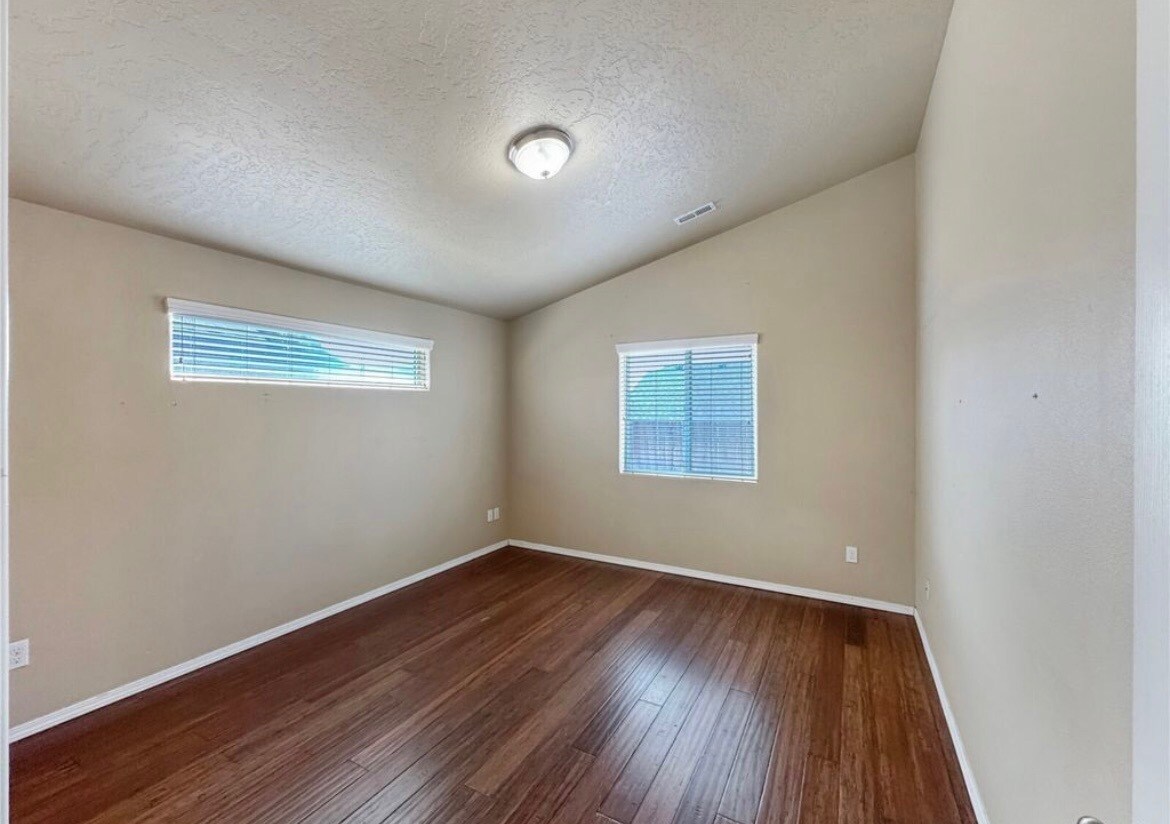 Masters Bedroom - 314 SW Homestead Ave